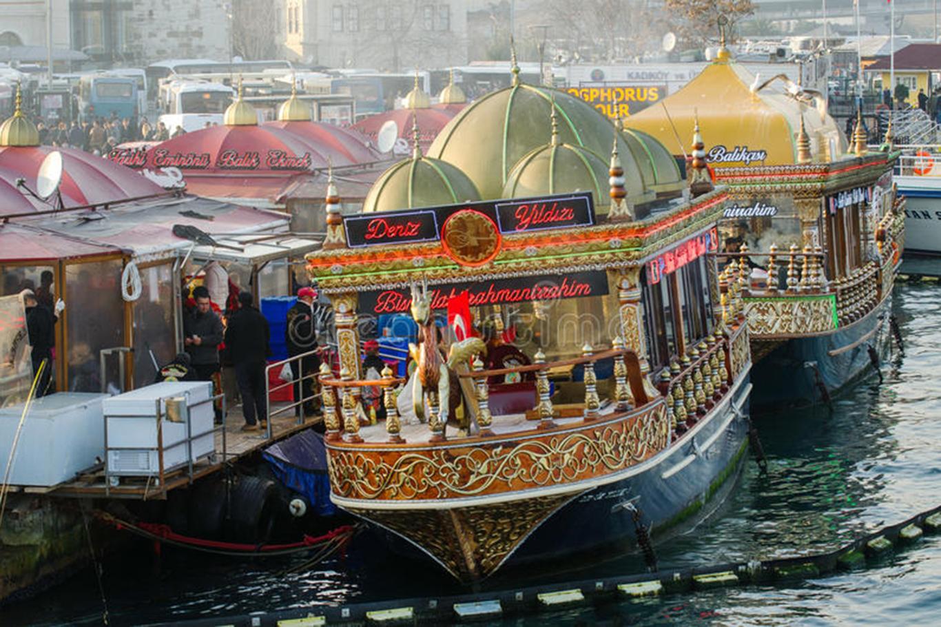 Eminönü'de balık ekmek satan tekneler için karar